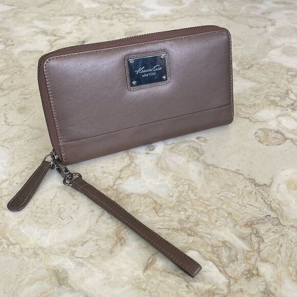 NWOT Kenneth Cole Leather Long Zip Clutch Wristlet Wallet - Picture 1 of 11